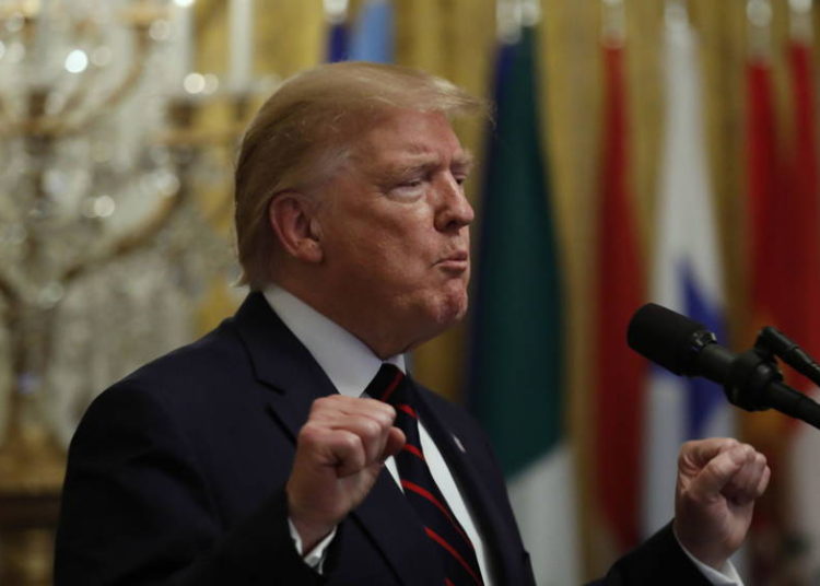 Denunciante se ofrece para hablar con republicanos sobre la llamada de Trump a presidente ucraniano