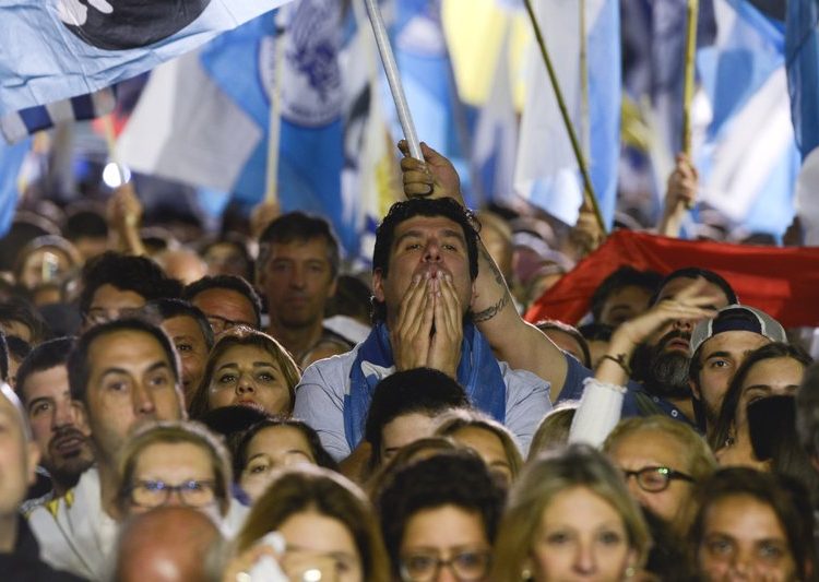 Resultados oficiales dan ligera ventaja a Lacalle en Uruguay