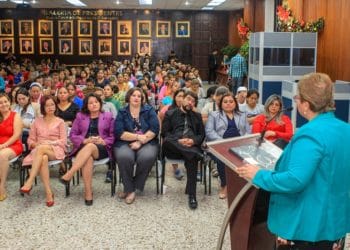 Ministerio de Trabajo e ISDEMU realizan acciones de prevención de violencia laboral contra mujeres