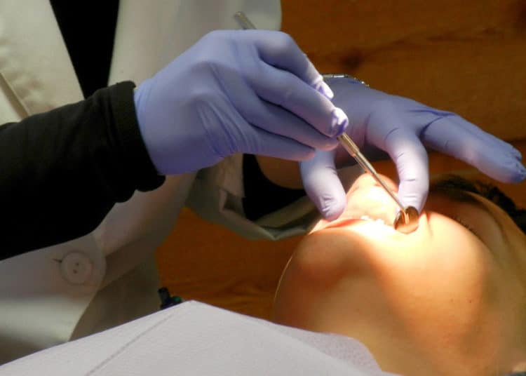 (FOTOS): Dentista muestra cómo el alcohol destruye los dientes y revela cuáles son las bebidas más dañinas