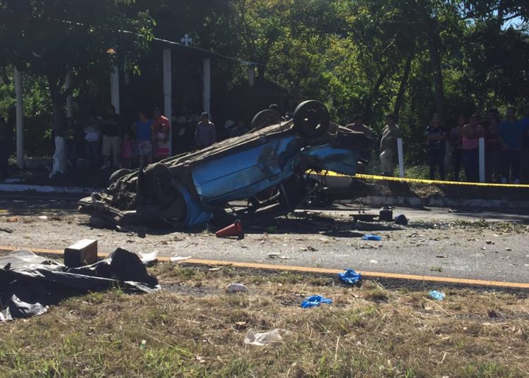 (VIDEO) Hermanos en estado de ebriedad sufren accidente de transito y mueren en San Vicente
