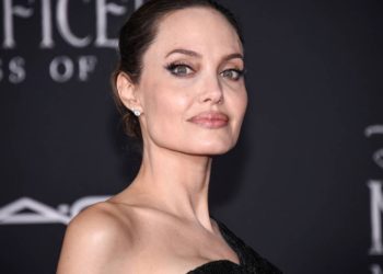 Exempleada demanda a Angelina Jolie por humillación y robo