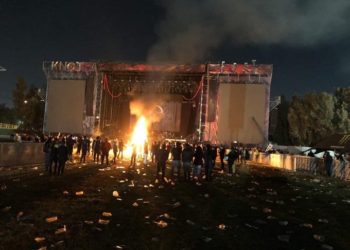 (VIDEO) Por no presentarse Evanescence y Slipknot fanáticos vandalizan escenario del Knotfest México