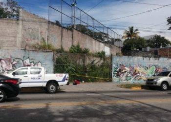 Investigan muerte de un indigente en final de la 75 avenida norte