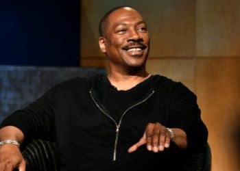 Eddie Murphy se arrepiente de sus chistes sobre gays