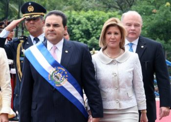 Miércoles será audiencia preparatoria contra expresidente Saca y su esposa Ana Ligia de Saca por enriquecimiento ilícito