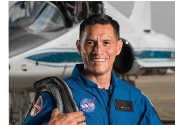 Hijo de salvadoreños podría ser el primer hombre en llega al planeta Marte