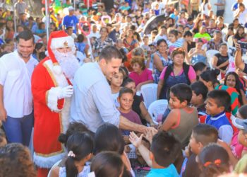 Alcalde Muyshondt lleva alegría a niños de diferentes colonias de San Salvador