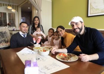 Presidente Bukele se reúne con familia dueña de una pupusería en Beijing, China
