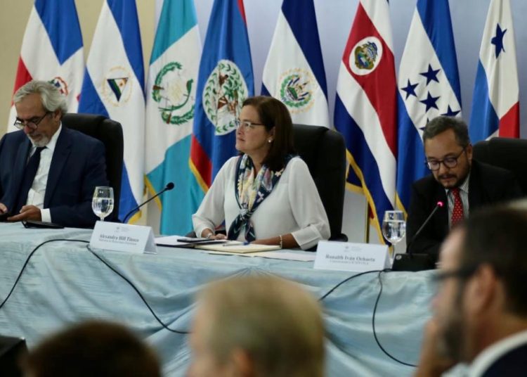 Canciller presenta funcionamiento de la CICIES a Cuerpo Diplomático acreditado en el país