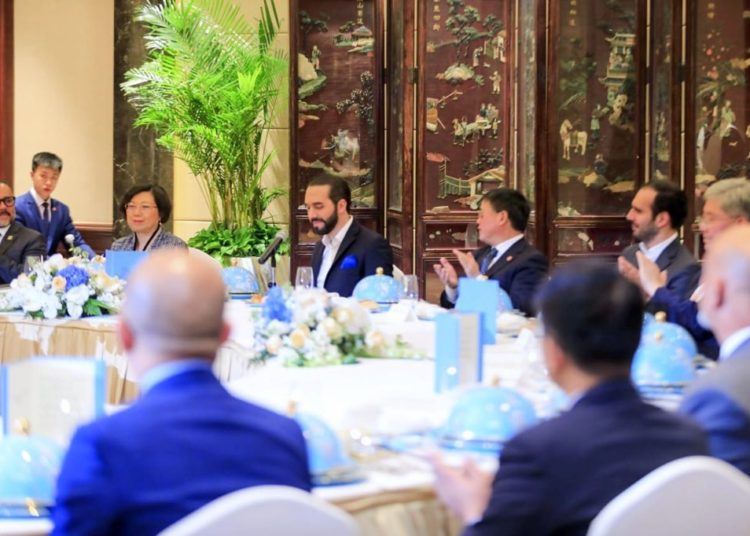 Presidente Bukele promueve al país como destino clave para la inversión