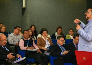 ISSS desarrolla jornada científica para mejorar atención médica a las mujeres