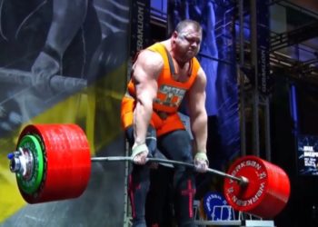 (VIDEO) Pesista ruso intentó levantar más de 500 kilos para establecer un nuevo récord mundial