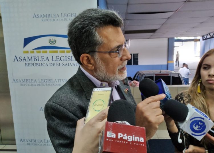 Jorge Schafik Hándal: “Transporte de pasajeros debería ser nacionalizado”