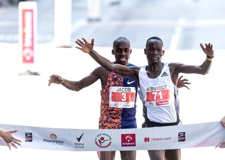 (VIDEO) Apasionante final de la última maratón del año en Brasil
