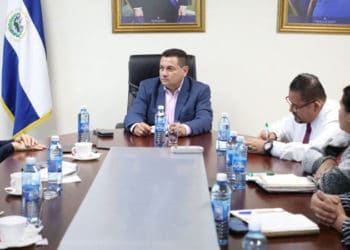 Ministro Castro reitera disposición de apoyar a trabajadores de Salud e insta a diputados a aprobar Presupuesto 2020