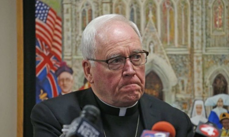 Papa Francisco acepta renuncia de obispo acusado de encubrir abusos de menores en EE.UU.