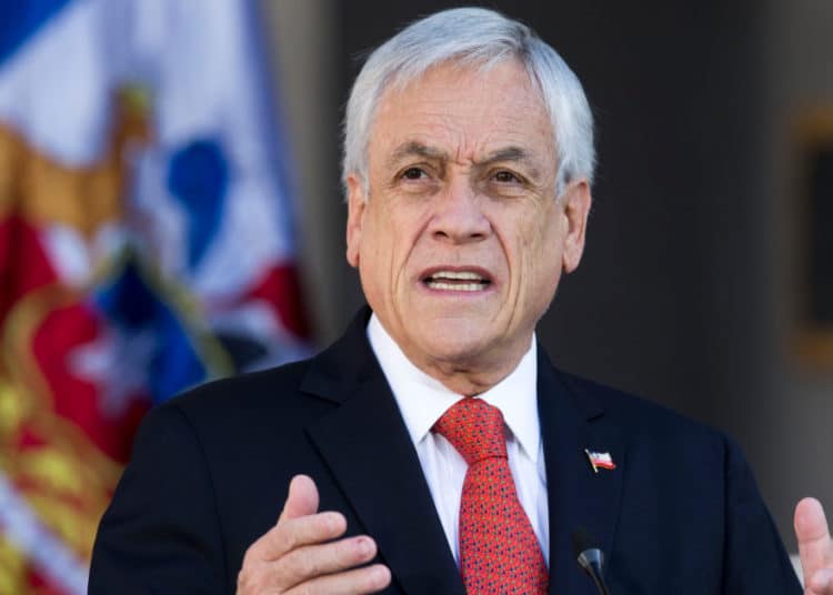 Presidente de Chile anuncia un bono de 124 dólares para más de un millón de familias