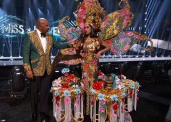(VIDEO) El conductor Steve Harvey se equivoca de nuevo durante Miss Universo 2019