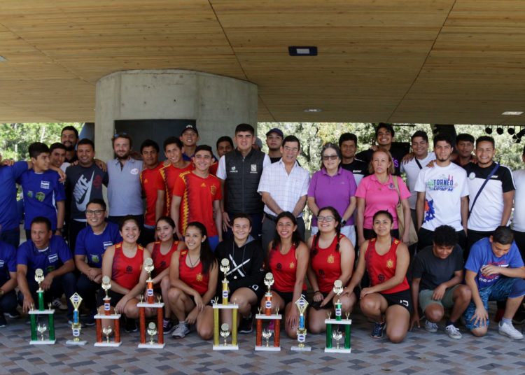 El Salvador y Guatemala dominan la I copa de hockey 5