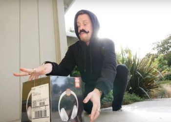 (VIDEO) Exingenierno de la NASA cansado que le roben envíos por correo crea una trampa contra ladrones