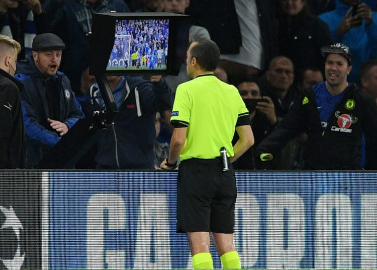 La UEFA pedirá realizar una modificación radical en el uso del VAR