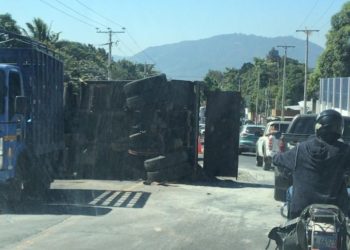 Accidente de transito en desvío de Apulo generó grave congestionamiento en la zona