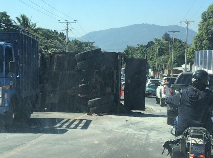 Accidente de transito en desvío de Apulo generó grave congestionamiento en la zona