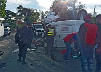 Accidente de tránsito deja dos lesionados en Cojutepeque