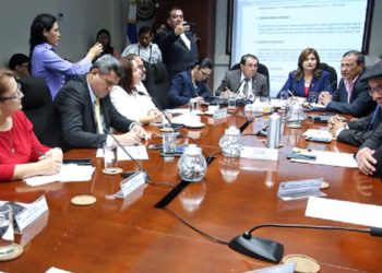 Colectivo de docentes UES piden investigar elección de nuevas autoridades