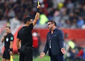 (VIDEO) Los DT Mohamed del Monterrey y Klopp del Liverpool tuvieron una discusión y fueron amonestados