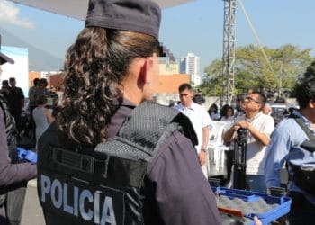 Mujer policía que mató a su agresor es puesta en libertad y será reincorporada a sus labores
