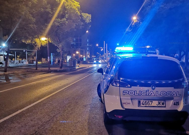 Intentan huir tras robar 3.300 dólares sin saber que el policía que les persigue es campeón mundial de atletismo