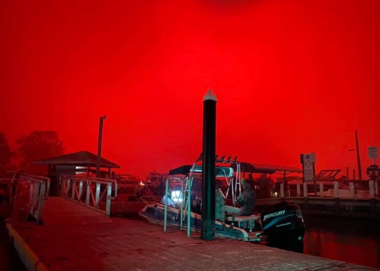 Australia decreta estado de emergencia por incendios; hay miles de personas atrapadas