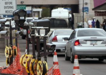 Migrantes crean nueva y arriesgada forma para intentar ingresar a EE.UU.