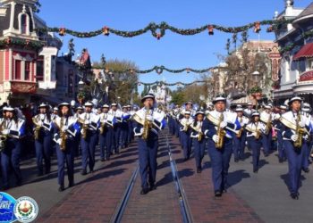 Banda El Salvador Grande como su Gente se luce en el parque de Disney