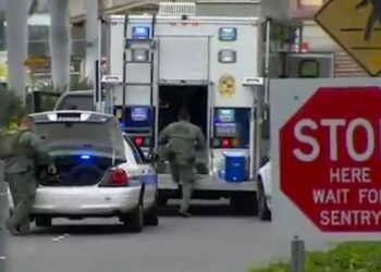 El FBI cree que el tiroteo en la base naval en Florida fue un acto de terrorismo