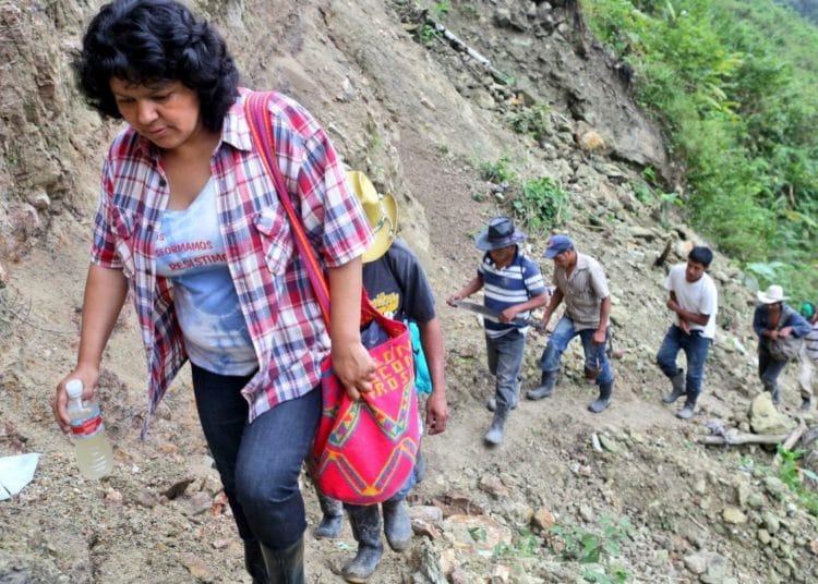 Dictan 50 años de cárcel para asesinos de ambientalista hondureña Berta Cáceres