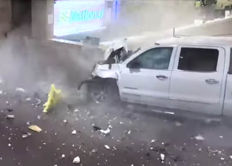(VIDEO) Una camioneta irrumpe en la sala de equipaje de un aeropuerto de Florida