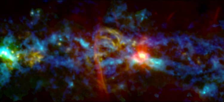 La NASA muestra el «bastón de caramelo» cósmico que hay en el centro de la Vía Láctea