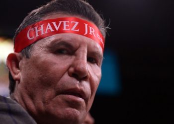 (VIDEO): La reacción del legendario campeón de boxeo Julio César Chávez tras la derrota de su hijo