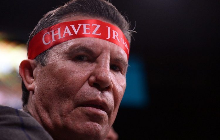(VIDEO): La reacción del legendario campeón de boxeo Julio César Chávez tras la derrota de su hijo