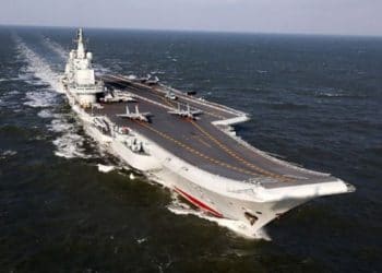 China puso en operaciones su primer portaaviones construido en el país