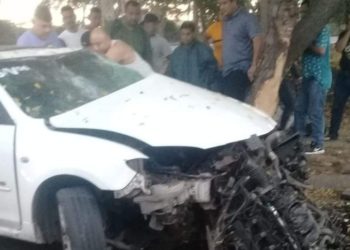 Hombre resulta con lesiones tras chocar su automóvil contra un árbol en San Miguel