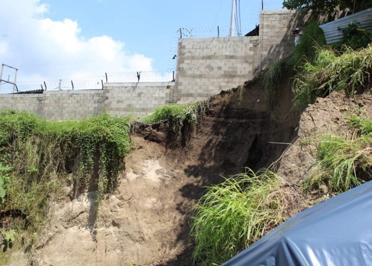 Estudian iniciativa para apoyar a familias afectadas por cárcavas