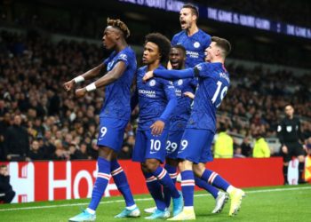Chelsea vence al Tottenham en la lucha por el cuarto puesto de la liga de Inglaterra
