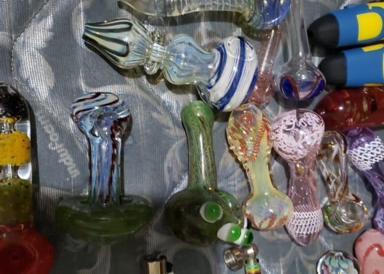 FGR decomisa material ilícito y dinero en efectivo durante 22 allanamientos