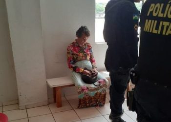 Se disfraza de su madre para pasar el examen para obtener la licencia de conducir y lo descubren