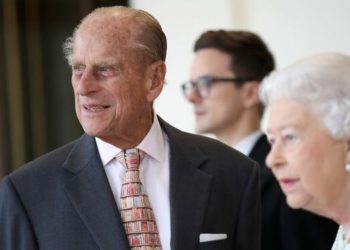 Esposo de la Reina Isabel II es llevado al hospital