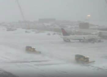 (VIDEO) Poderosa tormenta invernal avanza por todo EE.UU. y se enfoca en noreste